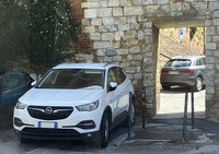 現行ラインナップで大きいほうのSUV「グランドランドX」。2020年6月、シエナにて撮影。