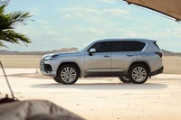 もはや国家の一員だ！ 新型「レクサスLX」が中東諸国でモテるワケ