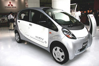 三菱、「i-MiEV」に廉価グレードを追加設定