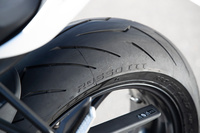 トライアンフが新型「ストリートトリプルS」を発表　100万円を切る価格で2020年春に発売の画像