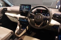 上級グレードのダッシュボードには、ソフトな素材が用いられる。