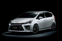 「プリウスα GRスポーツ」