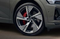 「アウディQ8 e-tron／Q8スポーツバックe-tron」に人気オプション満載の限定車の画像