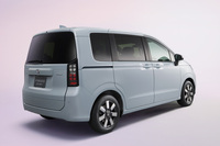 「フリード エアー」のボディーサイズは全長×全幅×全高＝4310×1695×1755mm、ホイールベース＝2740mm。