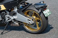 タイヤサイズは前が120/70ZR17、後ろが190/50ZR17。サーキット走行も想定したハイグリップタイヤ「ピレリ・ディアブロ スーパーコルサSP V3」が装着されていた。