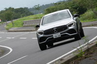 排気量に余裕があるため、トルクは低回転域から十分に力強く、アクセル操作に対するレスポンスも鋭い。