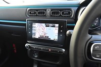 センターモニターのサイズは7インチ。Apple CarPlayやAndroid Autoにも対応しているが、車載のカーナビはオプション扱いとなる。