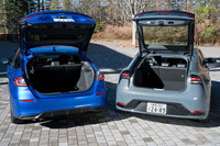 ラゲッジスペースの使い勝手もチェック。ご覧のとおりテールゲートの開口部は「シビック」が圧倒的に広い。