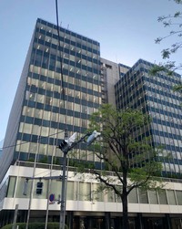 かつての日産銀座本社ビル。中学生時代、1階にあった旧本社ギャラリーに足しげく通っていた筆者は、今も通るたび、『世界の恋人』を口ずさんでしまう。2018年4月撮影。