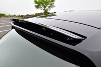 ルーフスポイラーは可動式で、走行モードや車速に応じて、フィンの傾斜角が変化する。