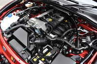 2リッター直4“SKYACTIV-G 2.0”ユニットは158psと200Nmを発生する。JC08モード燃費は15.6km/リッター。