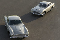 2台の「DB5」。下がオリジナルで上がスタントカー。グリルやライトベゼル、リアクオーターウィンドウの取り付け位置が若干異なるのだが、本物から3Dスキャンしたとあって、見分けはつかない。