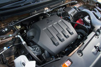 最高出力150ps、最大トルク240Nmを発生する1.5リッター直4ターボエンジン。状況に応じてポート噴射と筒内直接噴射を使い分ける燃料噴射システムや、電動ウェイストゲートバルブ、ナトリウム封入中空バルブなどの採用により、出力の向上と低回転域でのトルクアップ、デポジット（堆積物）の抑制による耐久性向上などを図っている。