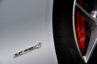 リアホイールアーチの前方に貼られる「LP610-4」バッジ。