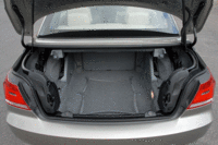 写真をクリックするとオープン時の荷室がみられます。