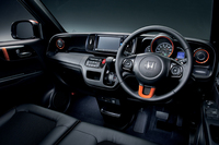 「N-ONE Premium Tourer・LOWDOWN SSアーバンブラックパッケージ」のインテリア。