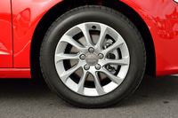 「1.4 TFSI」に装着されるタイヤのサイズは205/55R16。