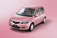 マツダ、ピンクの「デミオ」限定発売の画像