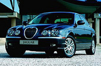 ジャガー「Sタイプ」に安全装備を加えた特別モデルの画像