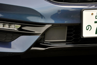 運転支援システム「Honda SENSING（ホンダセンシング）」用のミリ波センサー。ホンダセンシングは機能が強化されたうえで、全車標準装備となった。