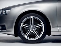 「アウディA6」に、新スポーティグレードの画像