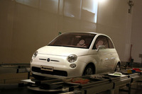 トリエンナーレで。回転寿司テーブルでデザイングッズが回る中心に据えられた。