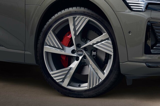 ジーランスアウディAUDI Q8 アルミホイールセット265/55R19 AUDI - ☆超高級品☆ アウディ Q8 純正 22x10J +26 5H 112 4本の通販