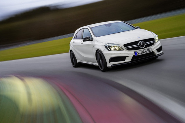 メルセデス・ベンツA45 AMG 内装・外装など24枚 【画像・写真】 - webCG