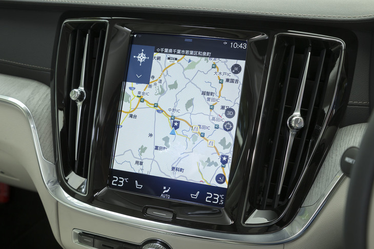 9インチのタッチパネル式縦型ディスプレイ。スマートフォンやタブレットのような操作感がセリングポイントとなっている。