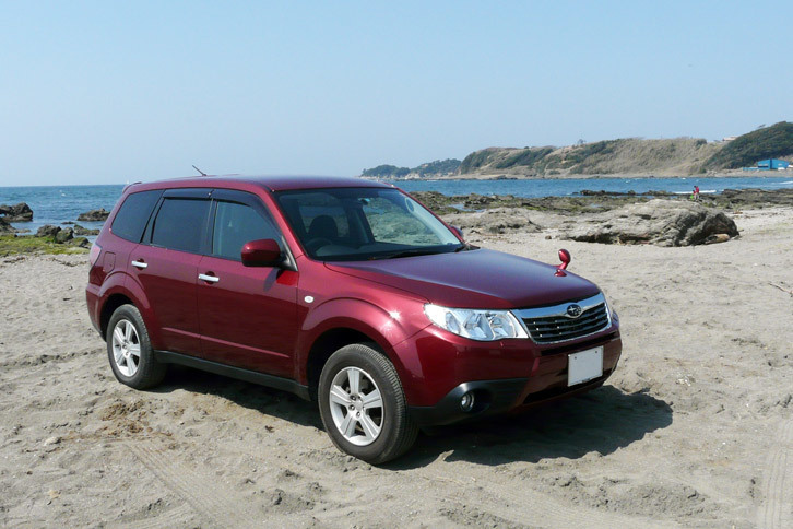 実家のアシとして活躍中の「スバル・フォレスター」。実燃費がよろしくないのは、通勤にお買い物にと、デイリーユースでガシガシ使われているためだ。