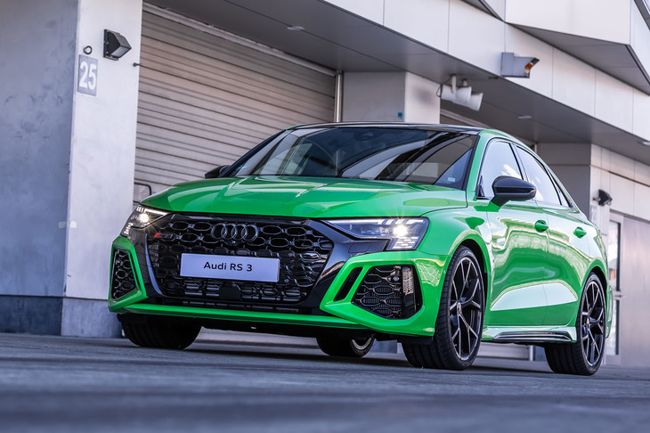 アウディのハイパフォーマンスモデル「RS 3セダン」。2021年11月27日にSUPER GT第8戦が開催されている静岡県の富士スピードウェイにおいて「RS 3スポーツバック」とともに国内導入が発表された。