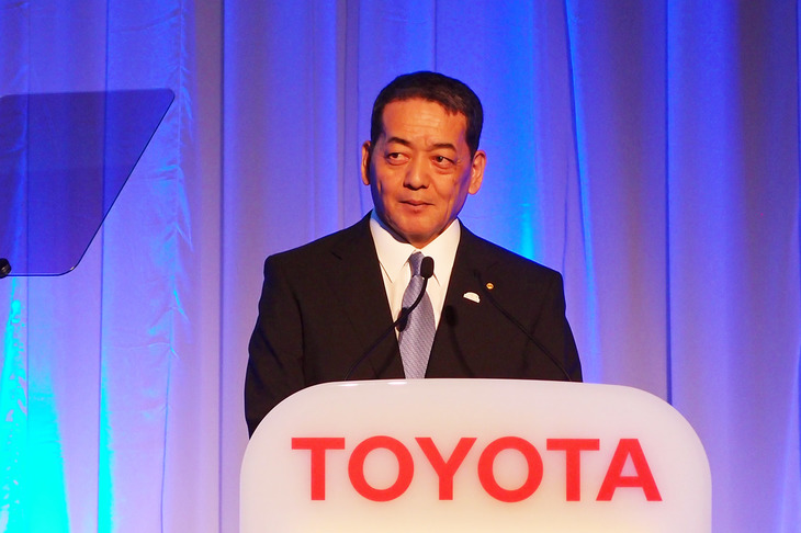 EV戦略の説明会にて登壇する、トヨタ自動車の寺師茂樹副社長。