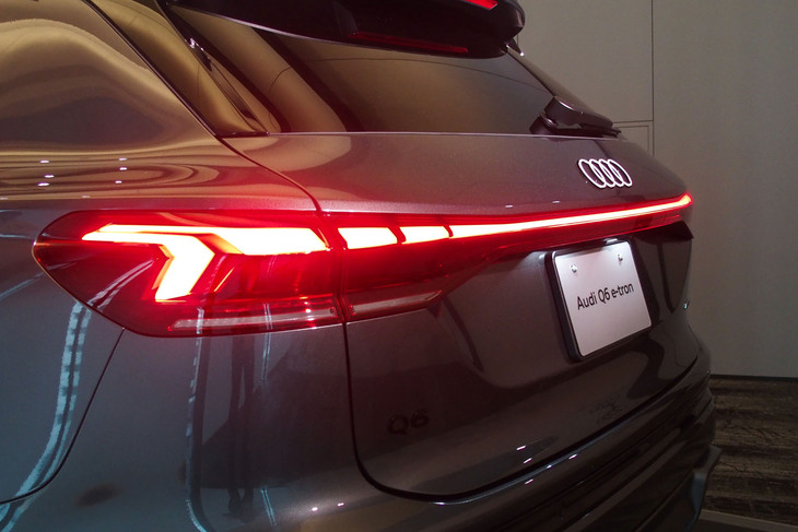 Q6 e-tronクワトロ（リアコンビランプ）