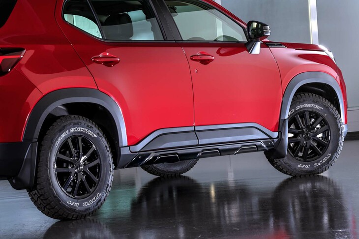 「WR-Vフィールドエクスプローラーコンセプト」にはベースモデルより2インチ小さな15インチのホイール＆タイヤが装着される。