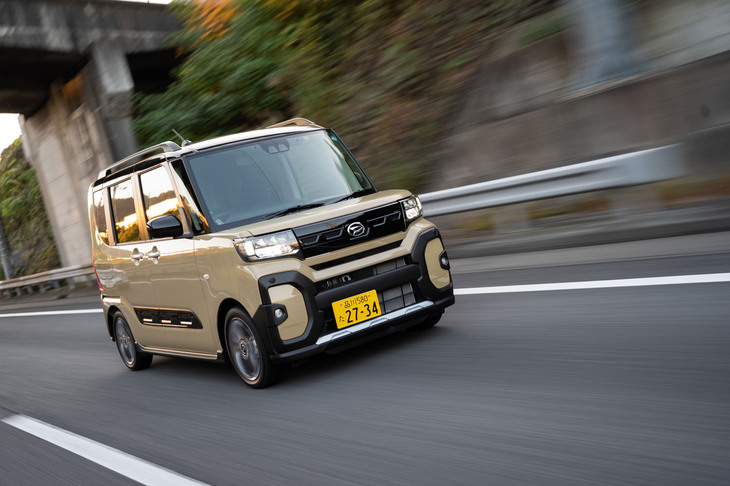 予防安全・運転支援システムについては、従来型から変更はない。自動緊急ブレーキや誤発進抑制機能などが標準装備され、オプションで全車速対応型クルーズコントロールや車線維持支援機能、駐車支援システムなどが用意される。