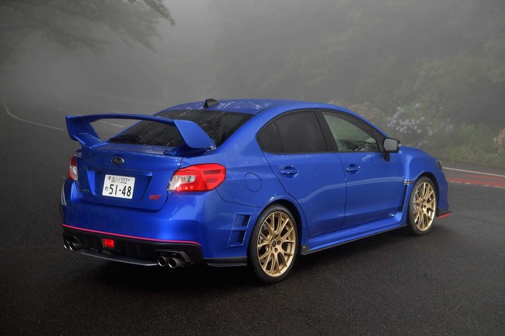 【スバルWRX STI EJ20ファイナルエディション フルパッケージのスペック】
	ボディーサイズ：全長×全幅×全高＝4595×1795×1475mm／ホイールベース：2650mm／車重：1510kg／駆動方式：4WD／エンジン：2リッター水平対向4 DOHC 16バルブ ターボ／トランスミッション：6段MT／最高出力：308PS（227kW）/6400rpm／最大トルク：422N・m（43.0kgf・m）/4400rpm／タイヤ：（前）245/35R19 89W／（後）245/35R19 89W（ヨコハマ・アドバンスポーツV105）／燃費：9.4km/リッター（JC08モード）／価格：485万1000円
	
	【取材時の燃費データ】
	テスト距離：193.1km（市街地1：高速道路7：山岳路2）／使用燃料：24.2リッター（ハイオクガソリン）／参考燃費：8.0km/リッター（満タン法）／8.5km/リッター（車載燃費計計測値）
	 
	