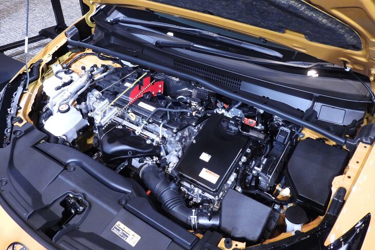 「プリウス」に搭載された新開発の1.5リッター直4自然吸気エンジン。