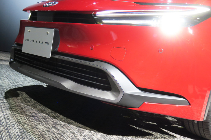 トヨタ・プリウス2.0L HEVプロトタイプ（フロントバンパー）