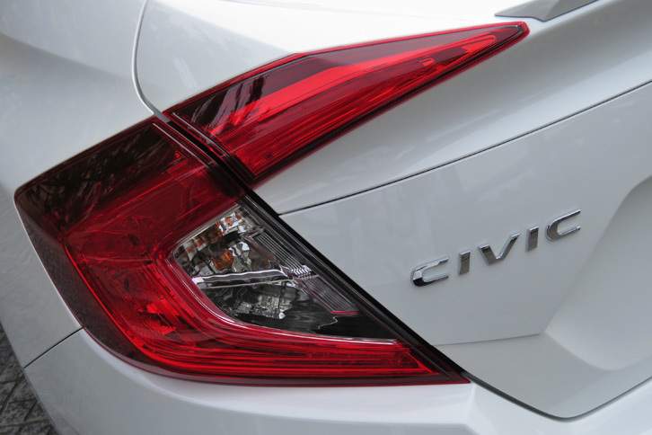 ホンダ・シビックセダン（リアコンビランプ）