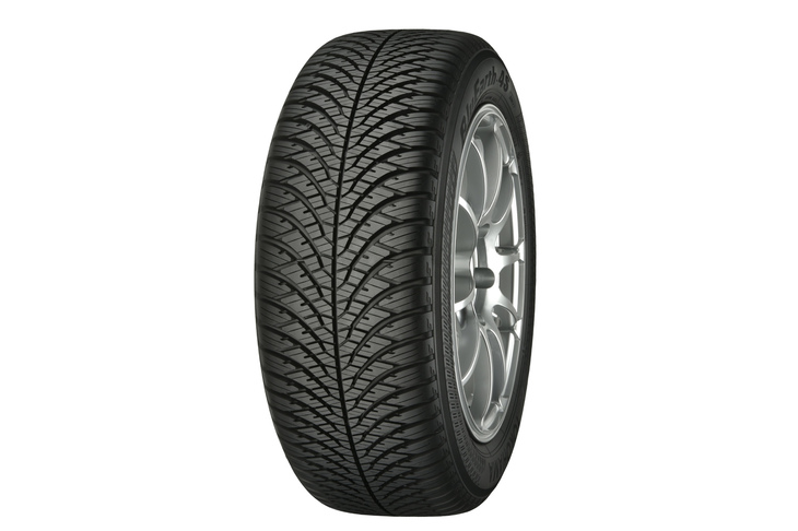 横浜ゴムのオールシーズンタイヤ「ブルーアース4S AW21」。コンパウンドにシリカと末端変性ポリマーを配合し、雪上性能とウエット性能の向上がうたわれる。2020年1月から、日本でも本格的に販売が開始された。