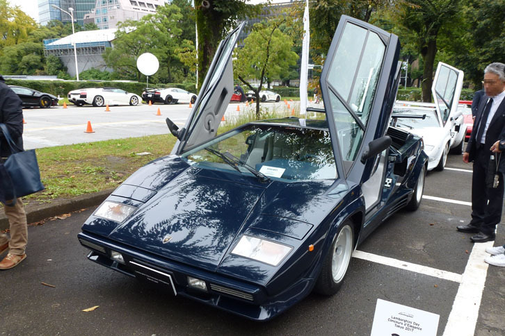 「カウンタック5000クアトロバルボーレ」（1988年）。