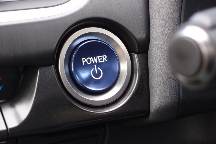 レクサスUX250h“バージョンL”（スタートボタン）