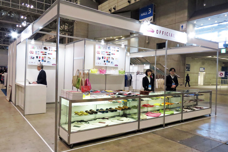 オフィシャルグッズの販売コーナー。