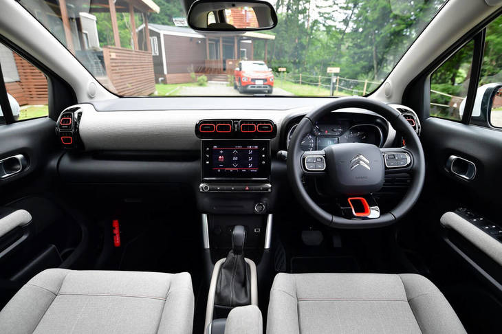「C3エアクロスSUV」のインテリア。（写真=池之平昌信）