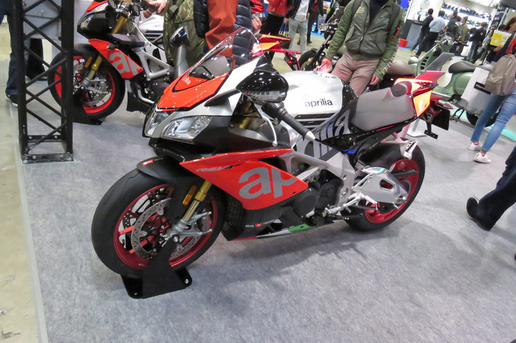 アプリリアRSV4 RF