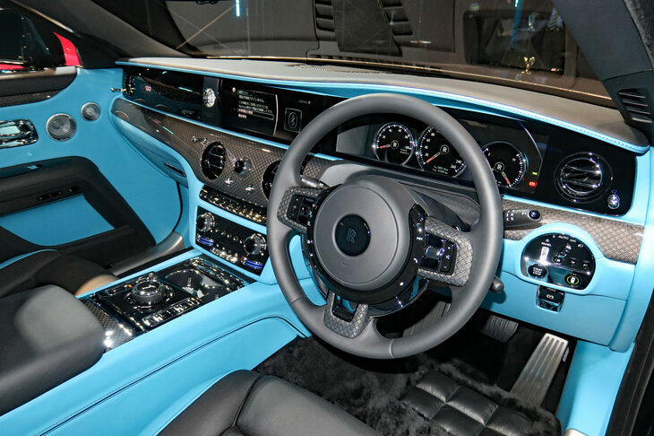 ロールス・ロイス・ブラックバッジ・ゴースト（インストゥルメントパネルまわり）