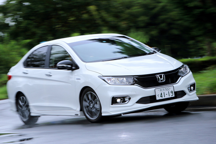 石川氏いわく、「グレイス」の用品開発については、「車両側の開発チームに用品開発に対する理解があり、恵まれていた。LPL（ラージ・プロジェクト・リーダー）と一緒にテストコースを走ったこともあった」という。