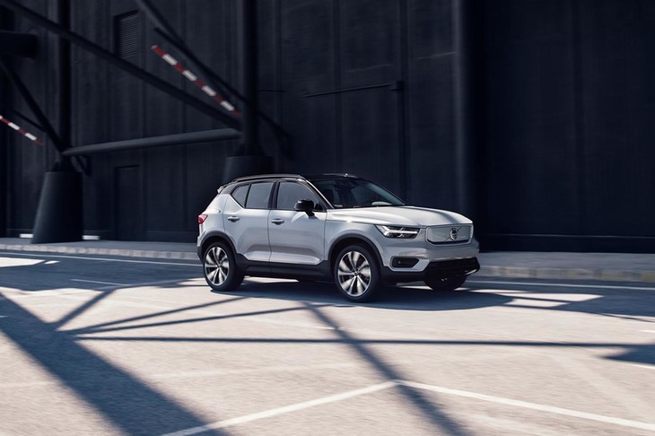 ボルボXC40リチャージP8 AWD