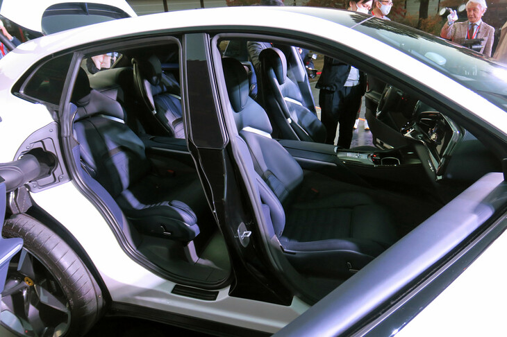 フェラーリ・プロサングエ（シート）