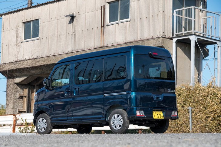 さまざまな特長を持つ新型「アトレー」だが、最大の魅力は、今も昔もスクエアなボディーがもたらす巨大な荷室である。このクルマをどう使おうかと想像するだけで、ワクワクする。